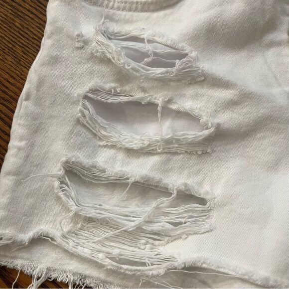 We the Free Maggie Mid-Rise Jean Shorts Optic White Size 27 Destroyed Distressed - Picture 4 of 11